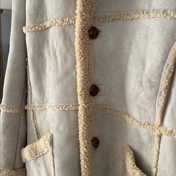 Vintage shearling coat jacket size 44 / fits medium to xl. Firm - Picture 7 of 8